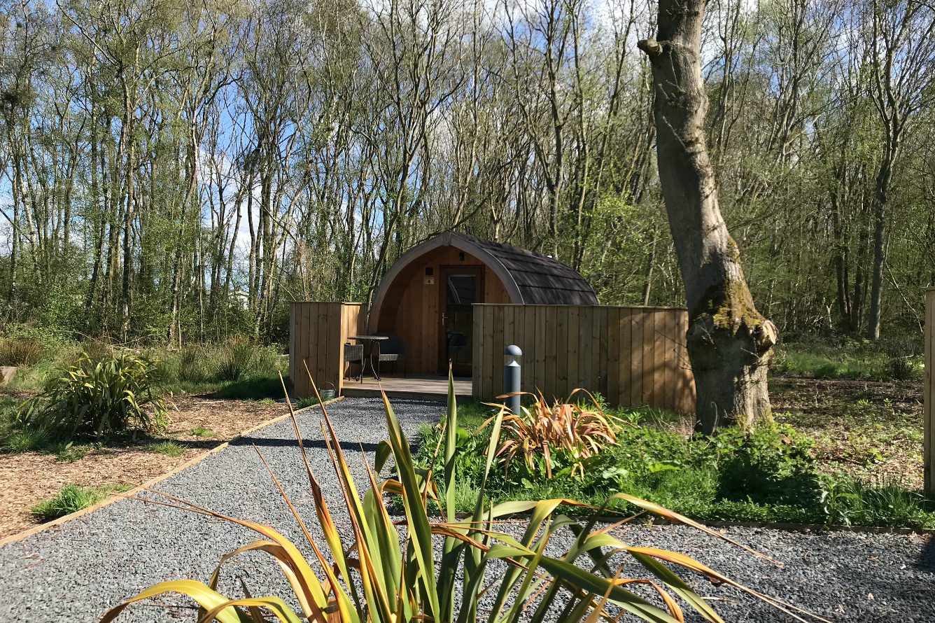 glamping pods with hot tub lincolnshire, glamping pods lincolnshire, hot tub log cabin lincolnshire